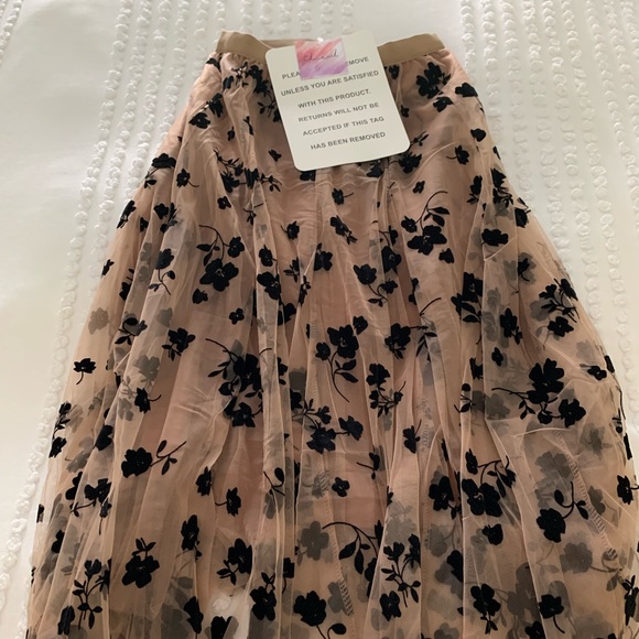 Chicwish 3D Posy Double-Layered Mesh Midi Skirt Caramel Color Size XS/S … - Picture 8 of 13